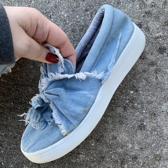 Sneakers - Picture 3 of 4